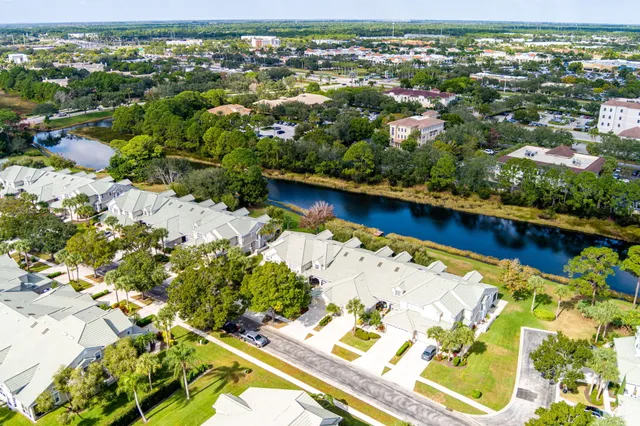 $250,000 | 1657 Southwest Harbour Isles Circle, Port St. Lucie, FL 34986