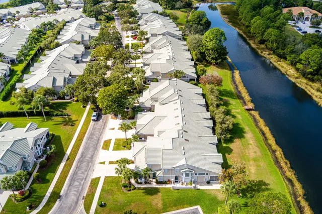 $250,000 | 1657 Southwest Harbour Isles Circle, Port St. Lucie, FL 34986