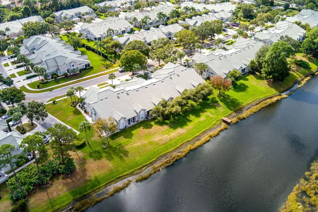 $250,000 | 1657 Southwest Harbour Isles Circle, Port St. Lucie, FL 34986