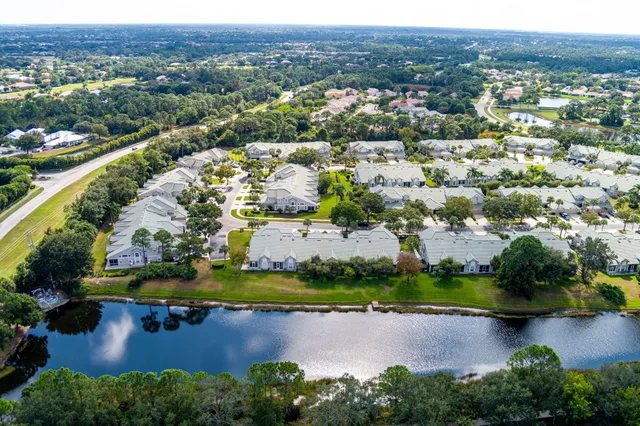 $250,000 | 1657 Southwest Harbour Isles Circle, Port St. Lucie, FL 34986