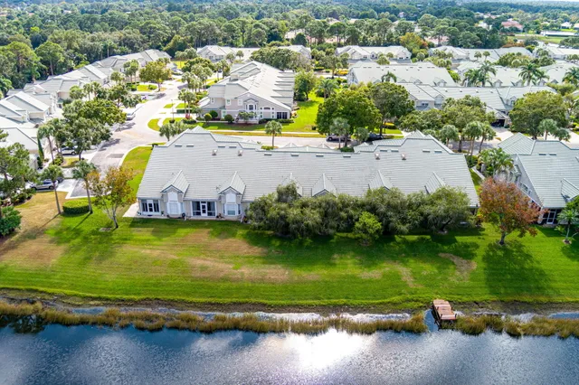 $250,000 | 1657 Southwest Harbour Isles Circle, Port St. Lucie, FL 34986