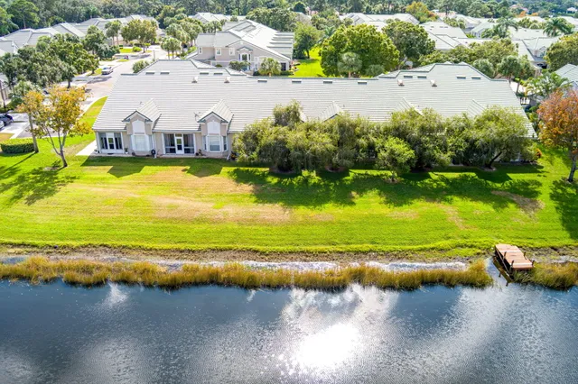 $250,000 | 1657 Southwest Harbour Isles Circle, Port St. Lucie, FL 34986