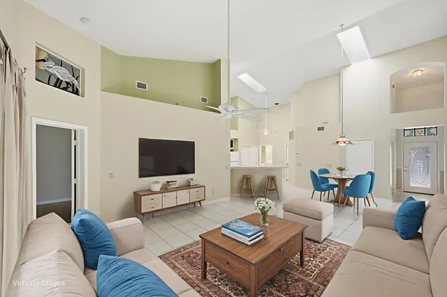 $250,000 | 1657 Southwest Harbour Isles Circle, Port St. Lucie, FL 34986