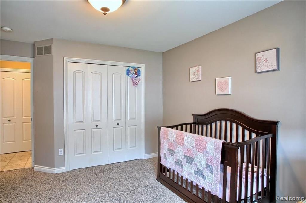 26019 Mariners Point New Baltimore, MI 48051 - Photo 9 of 21
