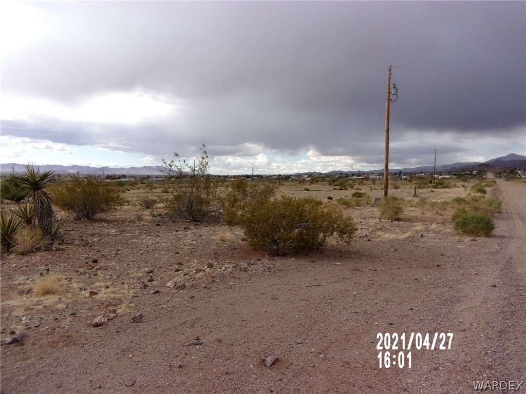321 South Tooman Road Golden Valley, AZ 86413 - Photo 7 of 16 a view of a dry yard