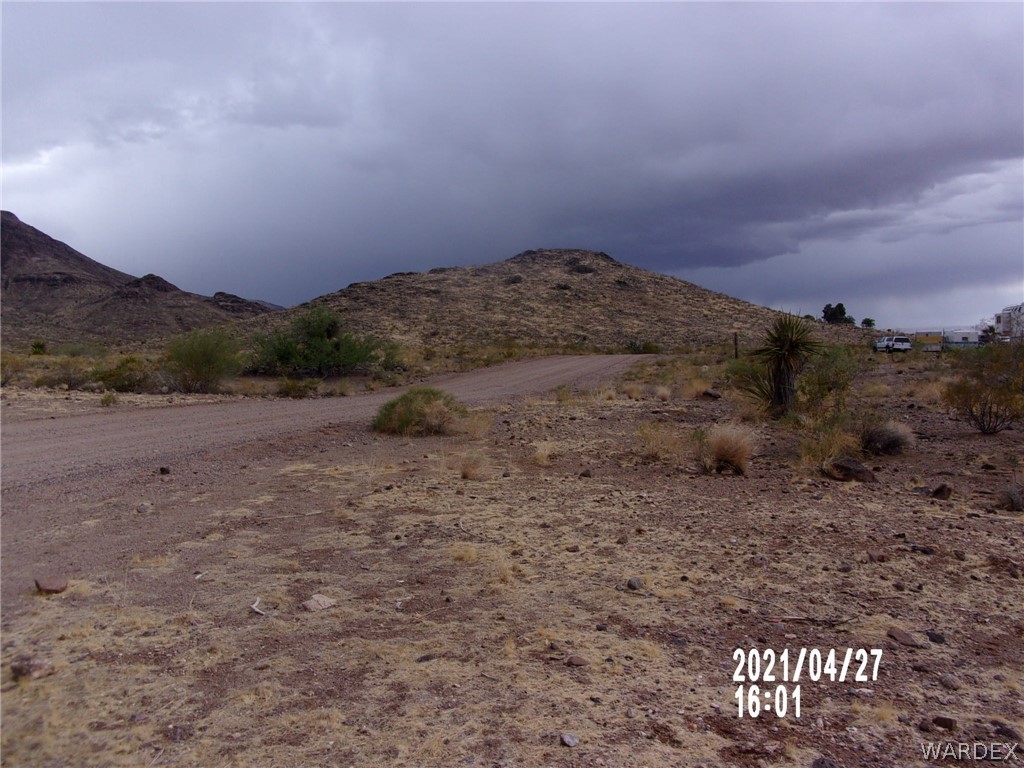 321 South Tooman Road Golden Valley, AZ 86413 - Photo 8 of 16 a view of a dry yard