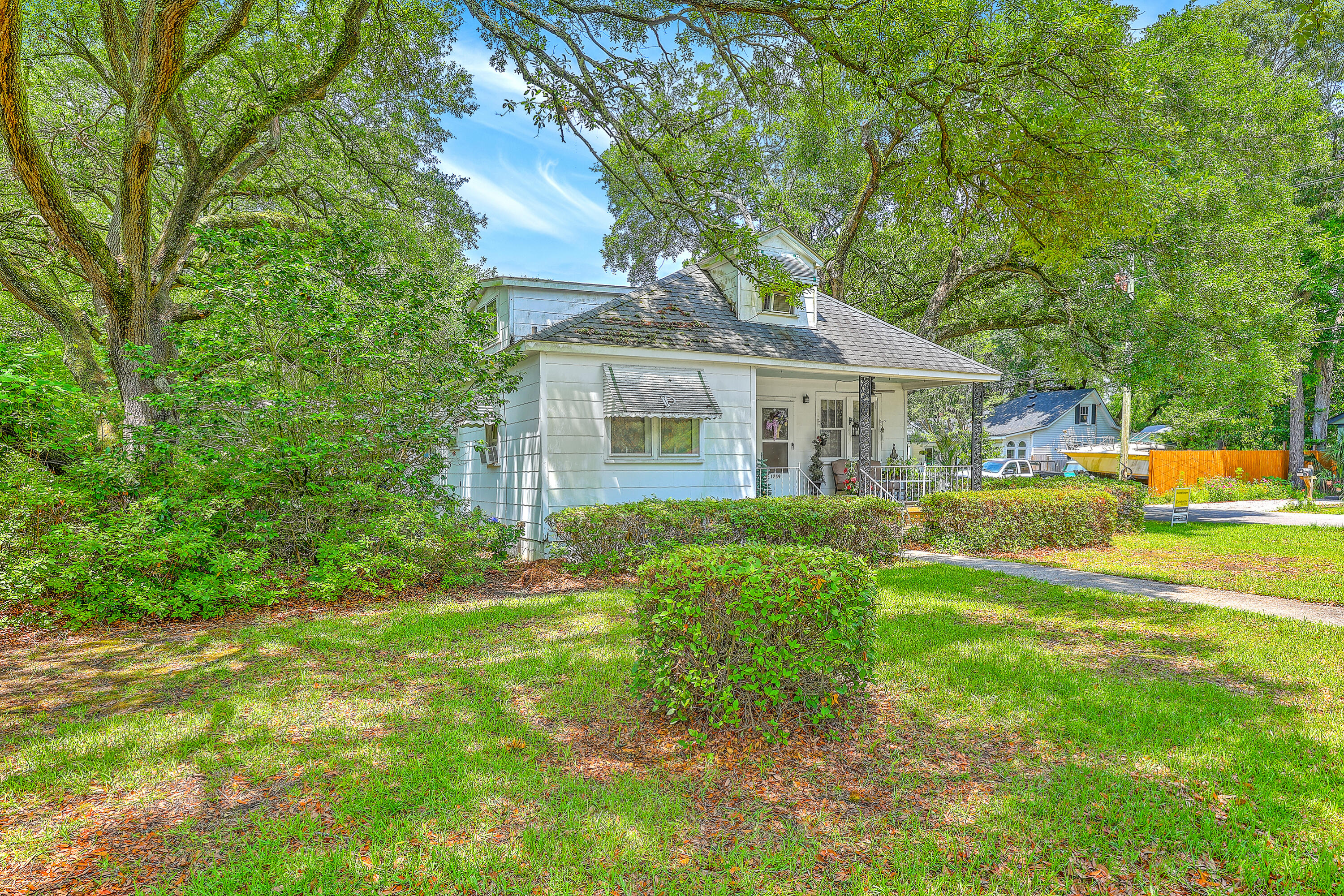 1259 Wisteria Road Charleston, SC 29407 - Photo 3 of 30 ZYN_2475_76_77_78_79_80_81