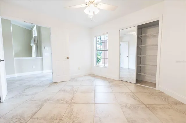 an empty room with kitchen and windows