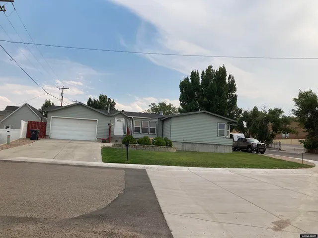 $375,000 | 1201 Cottonwood Drive, Rock Springs, WY 82901