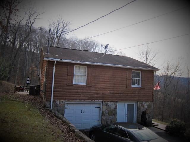 322 Howards Branch Road Hinton, WV 25951 - Photo 10 of 37 Gallery Image 10