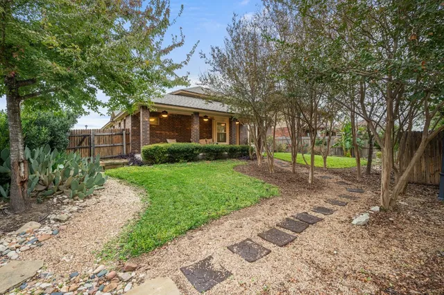 a view of a yard in front of house