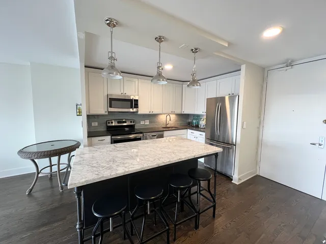 $3,200 | 2020 North Lincoln Park West, Unit 35K, Chicago, IL 60614