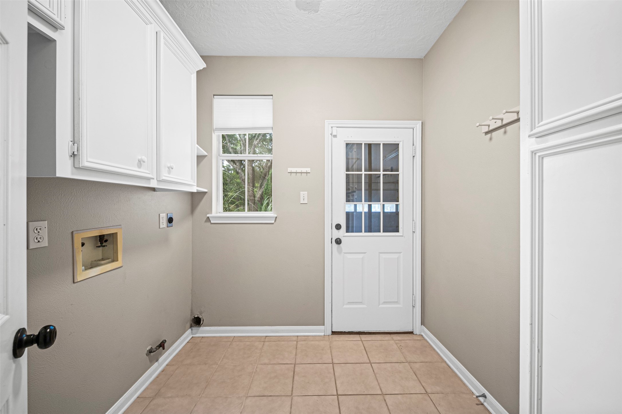2452 Ripplewood Drive Conroe, TX 77384 - Photo 25 of 31 a view of an empty room with windows