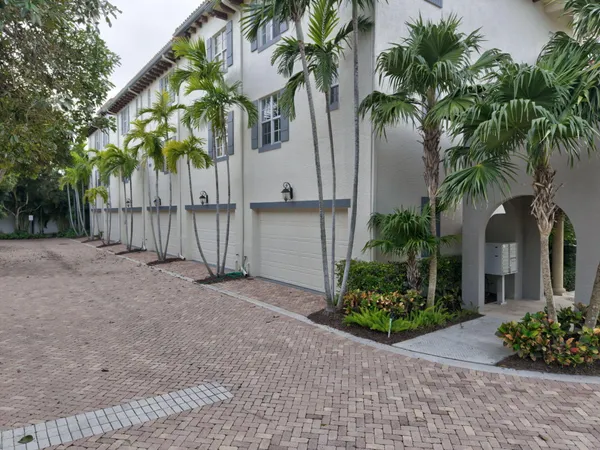 $699,000 | 1635 North Federal Highway, Delray Beach, FL 33483