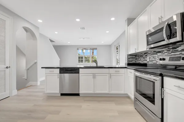 $699,000 | 1635 North Federal Highway, Delray Beach, FL 33483