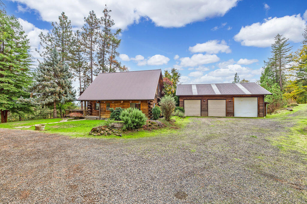 13101 Meadows Road White City, OR 97503 - Photo 3 of 32 Log home with detached 3 car garage