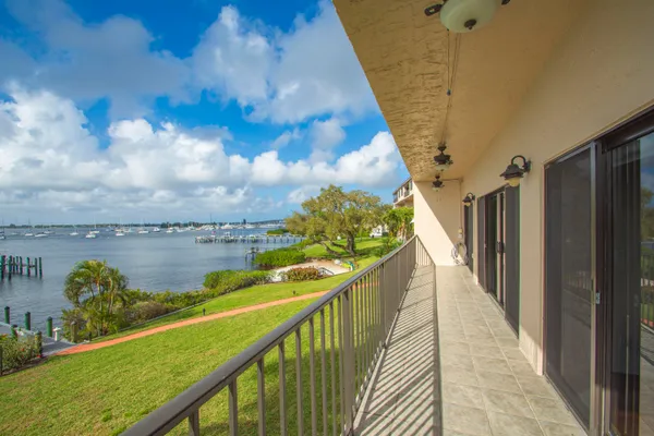 $679,900 | 624 Southwest St Lucie Crescent, Unit 206, Stuart, FL 34994