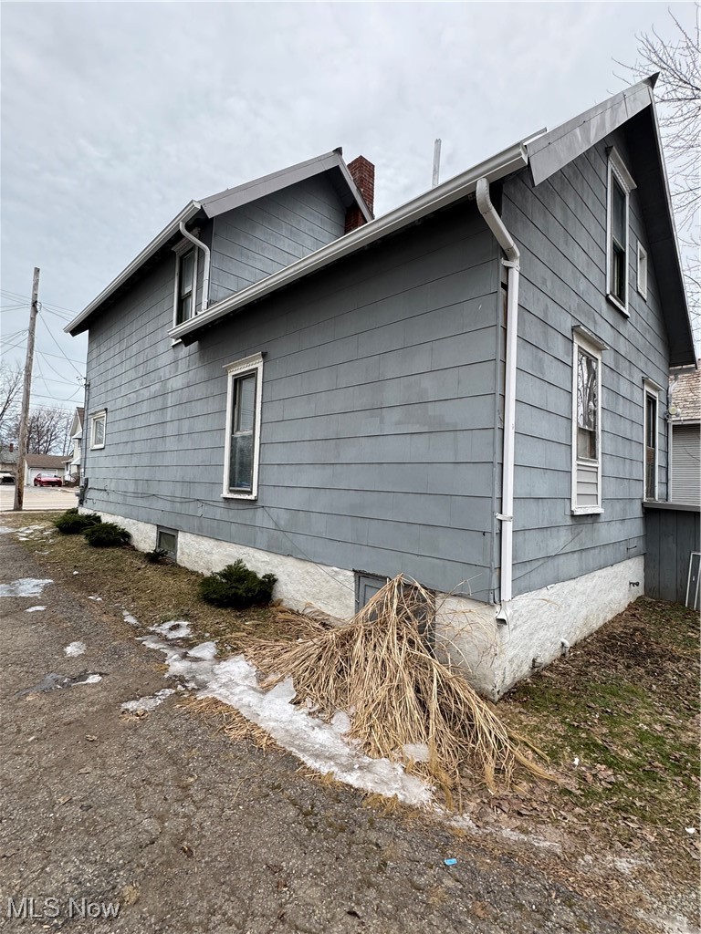 342 West Prospect Road Ashtabula, OH 44004 - Photo 5 of 26 View of side of home