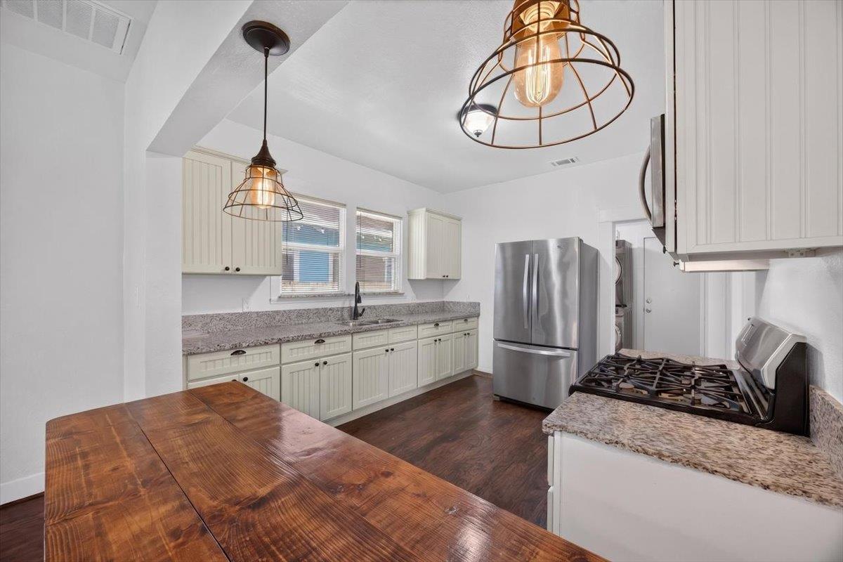 1407 E Street Reedley, CA 93654 - Photo 6 of 32