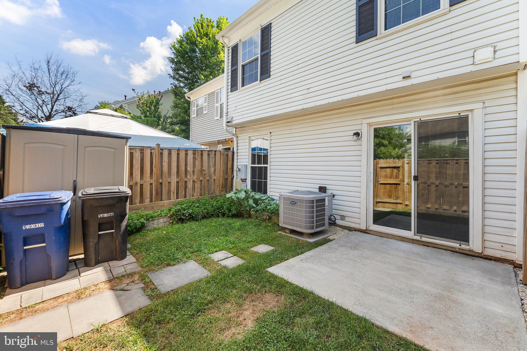 892 Smartts Lane Northeast Leesburg, VA 20176 - Photo 21 of 23 a view of a chair and table in backyard of the house