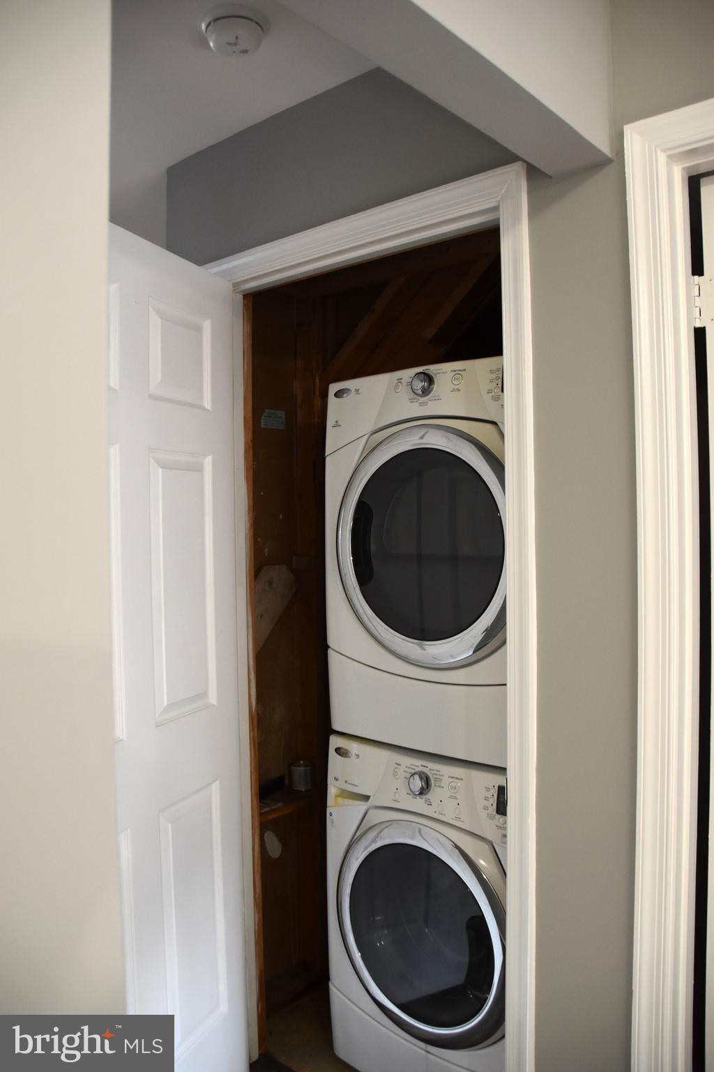892 Smartts Lane Northeast Leesburg, VA 20176 - Photo 5 of 23 a view of a hallway with washer and dryer