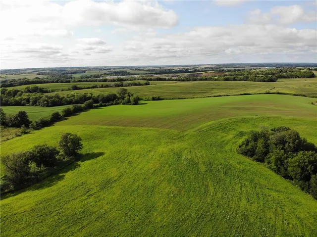 $1,400,000 | 38635 46th Highway, Ravenwood, MO 64479