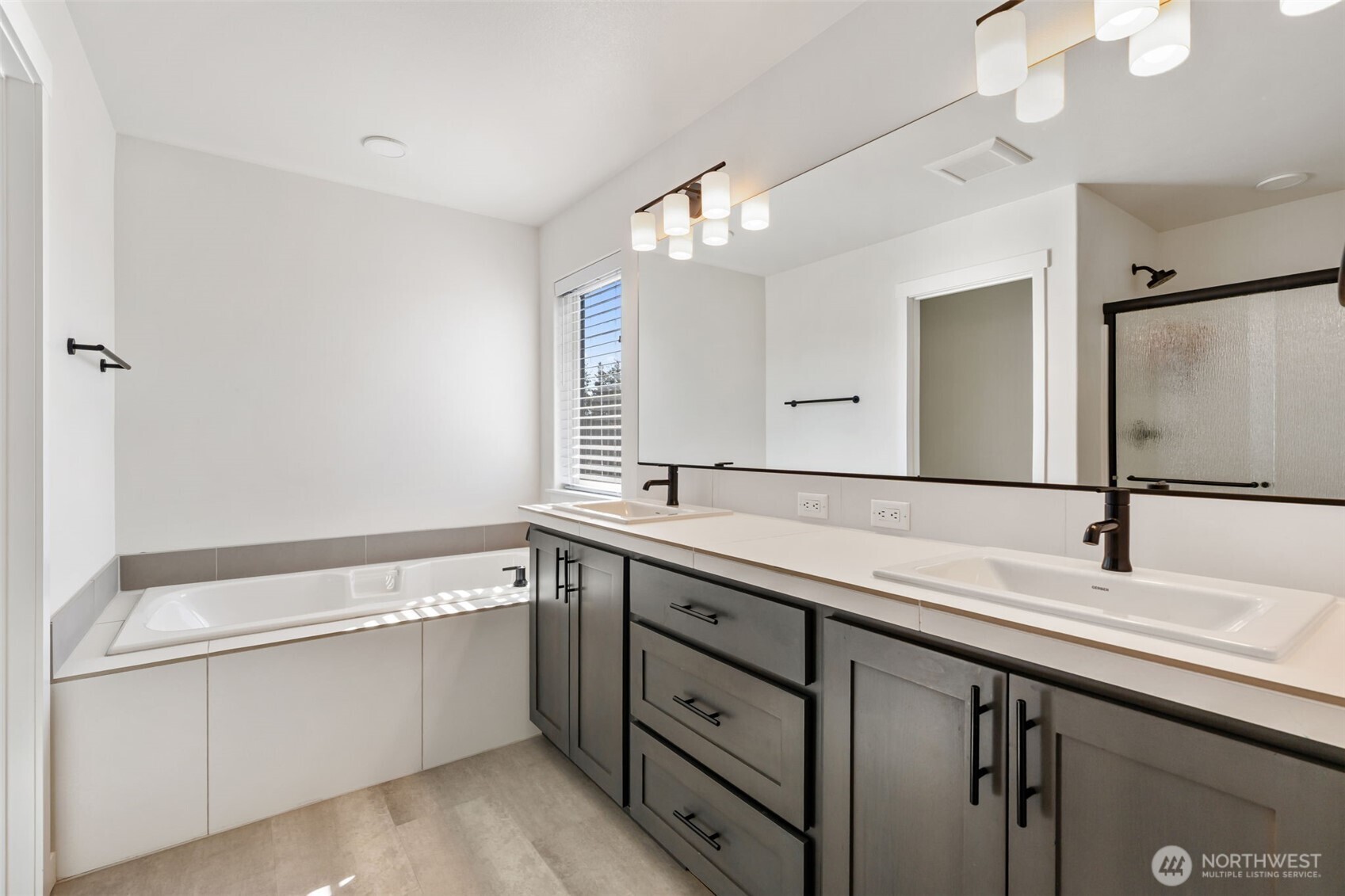 707 Cardinal Avenue Winlock, WA 98596 - Photo 19 of 36 a bathroom with a sink and a mirror
