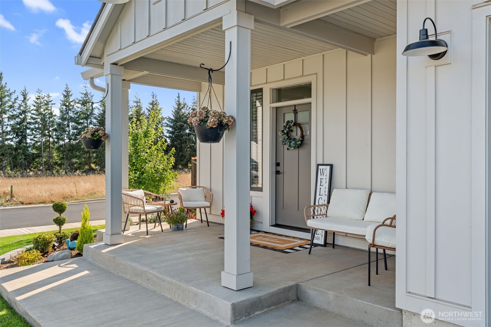 707 Cardinal Avenue Winlock, WA 98596 - Photo 3 of 36 a view of living room filled with furniture