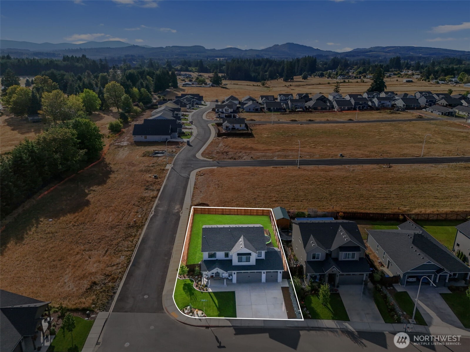 707 Cardinal Avenue Winlock, WA 98596 - Photo 31 of 36 an aerial view of residential houses with outdoor space
