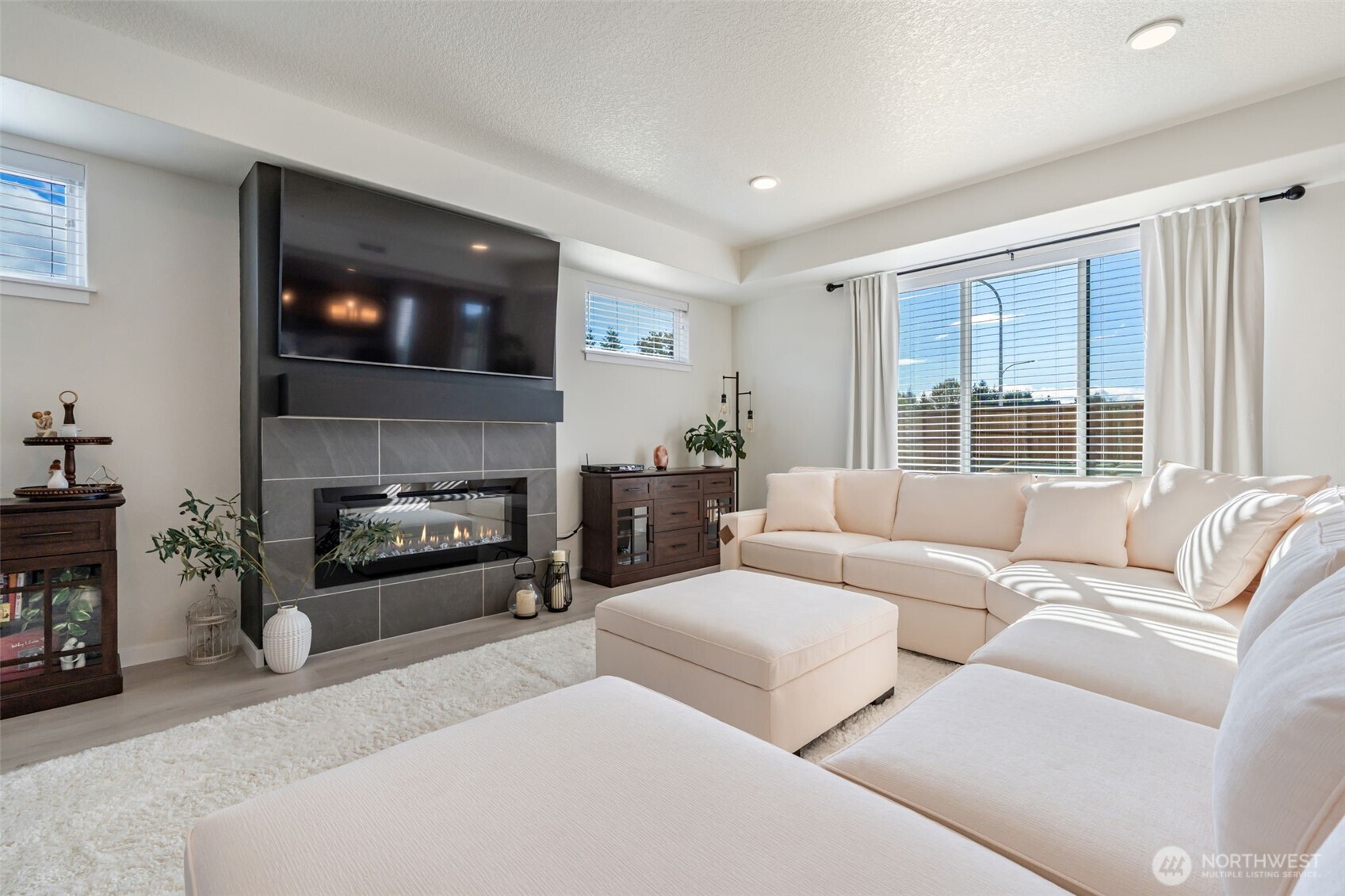 707 Cardinal Avenue Winlock, WA 98596 - Photo 7 of 36 a living room with furniture and a fireplace