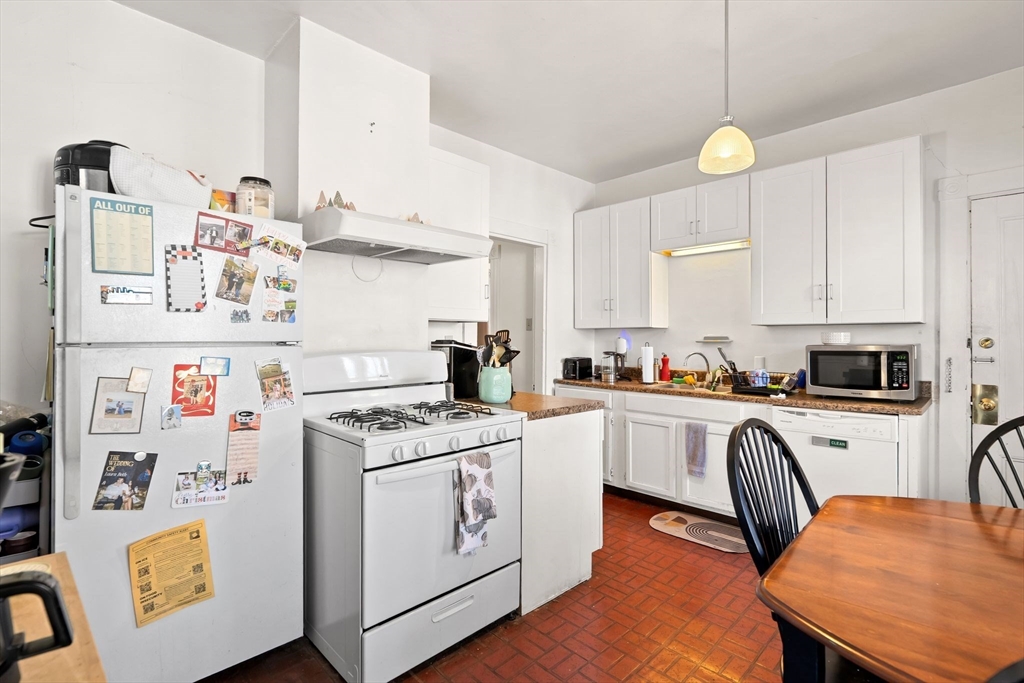 285 Chestnut Avenue Boston, MA 02130 - Photo 13 of 37