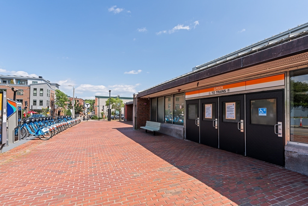 285 Chestnut Avenue Boston, MA 02130 - Photo 32 of 37