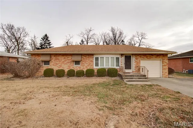 $147,900 | 4925 Hill Drive, Godfrey, IL 62035