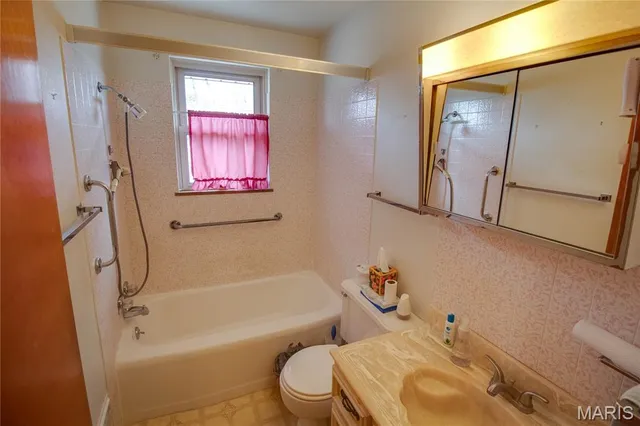 $147,900 | 4925 Hill Drive, Godfrey, IL 62035