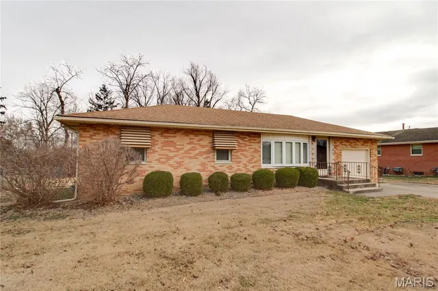 $147,900 | 4925 Hill Drive, Godfrey, IL 62035