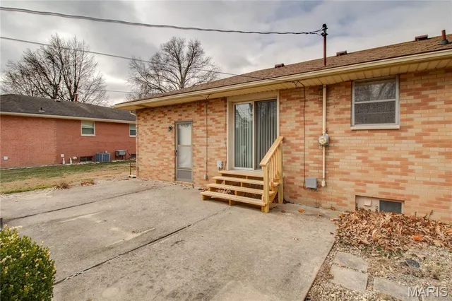 $147,900 | 4925 Hill Drive, Godfrey, IL 62035