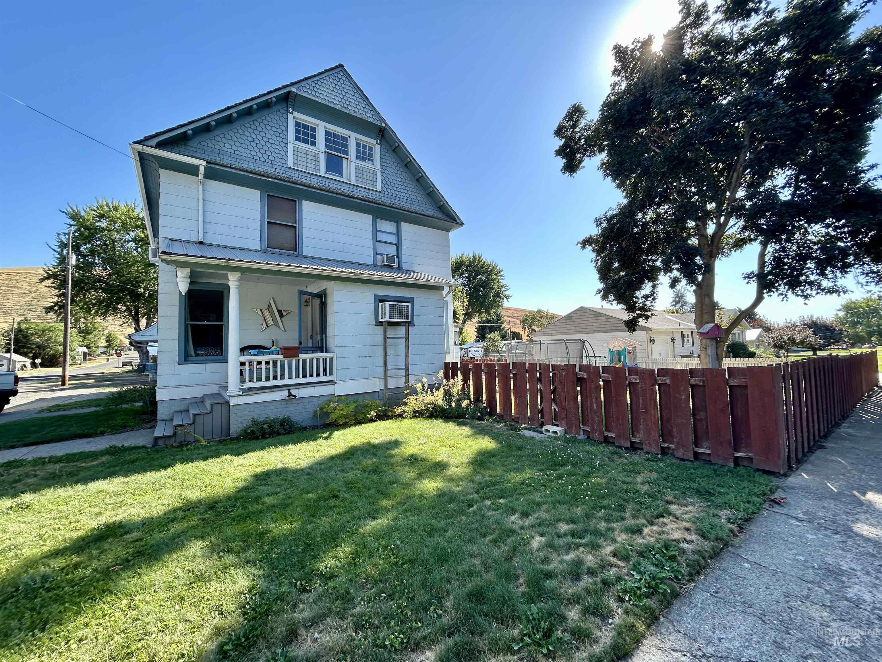 110 South 2nd Street Pomeroy, WA 99347 - Photo 2 of 42