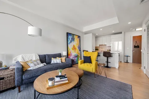 $1,375,000 | 133 Seaport Boulevard, Unit 2110, Boston, MA 02210