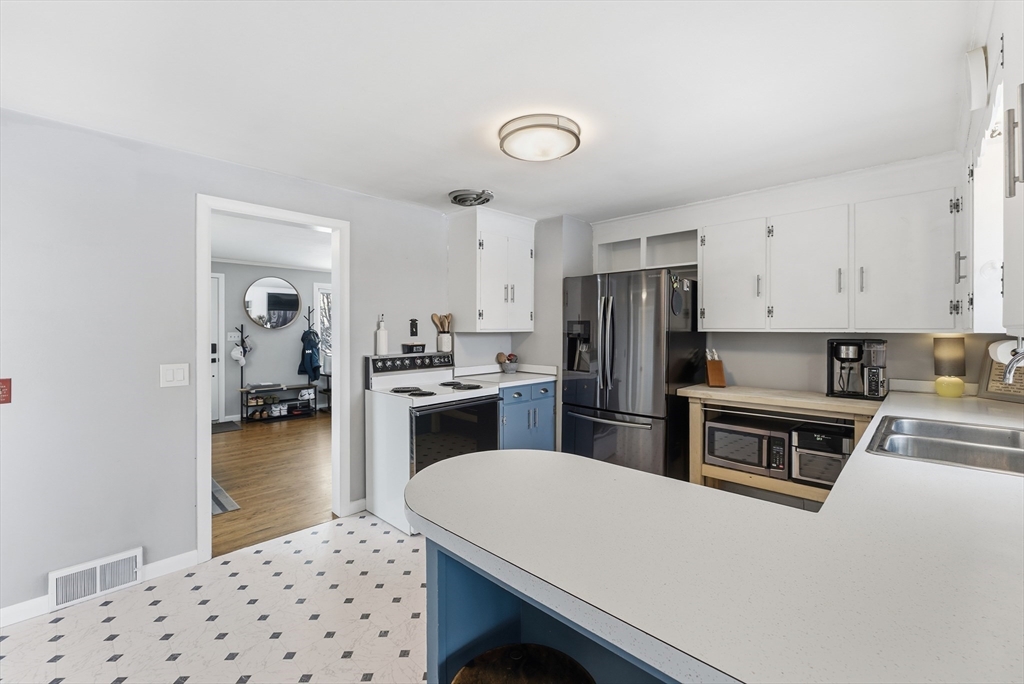 750 Amostown Road West Springfield, MA 01089 - Photo 9 of 41 Gallery Image 9