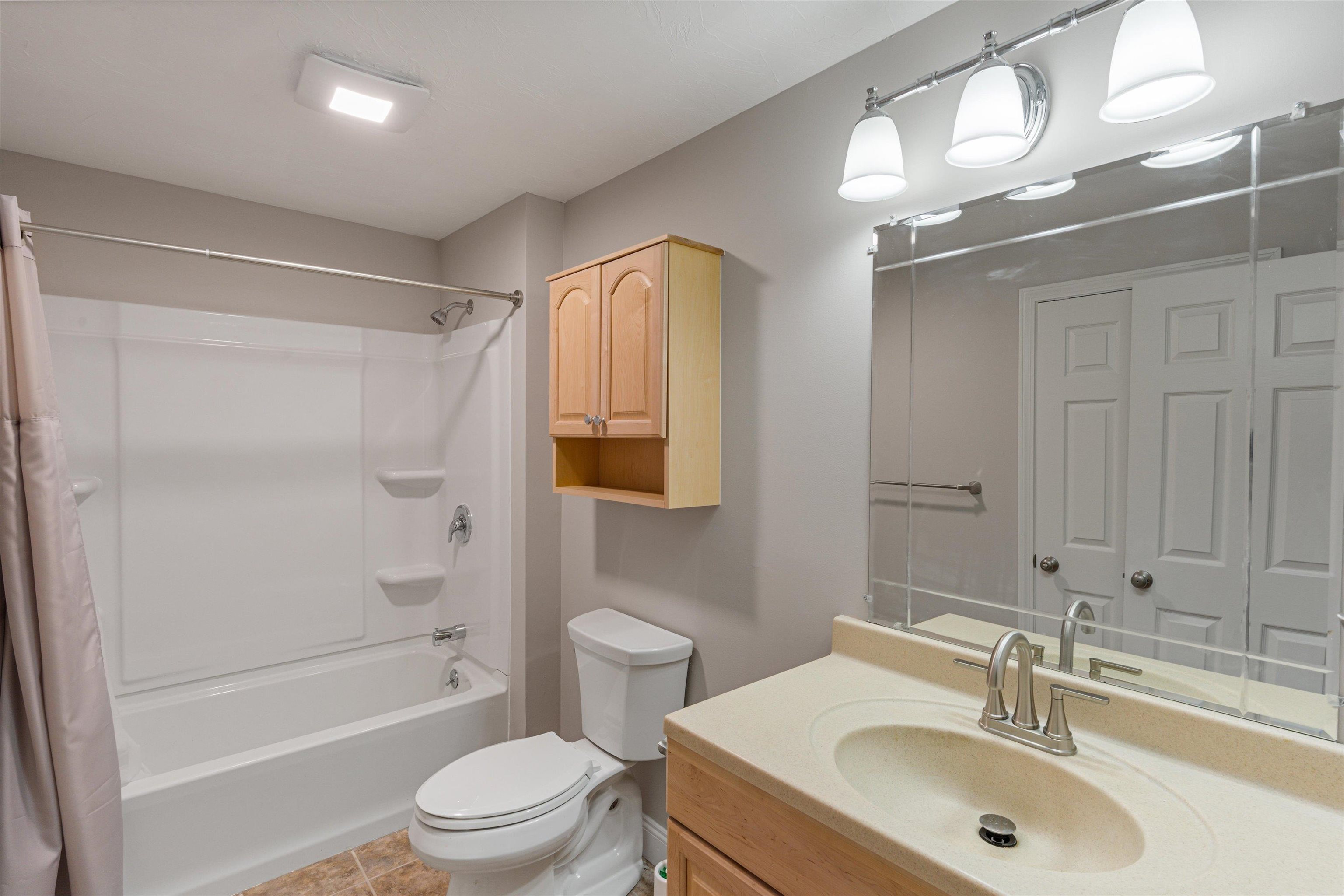 205 Circle Road, Unit E5 Manchester, NH 03103 - Photo 12 of 25