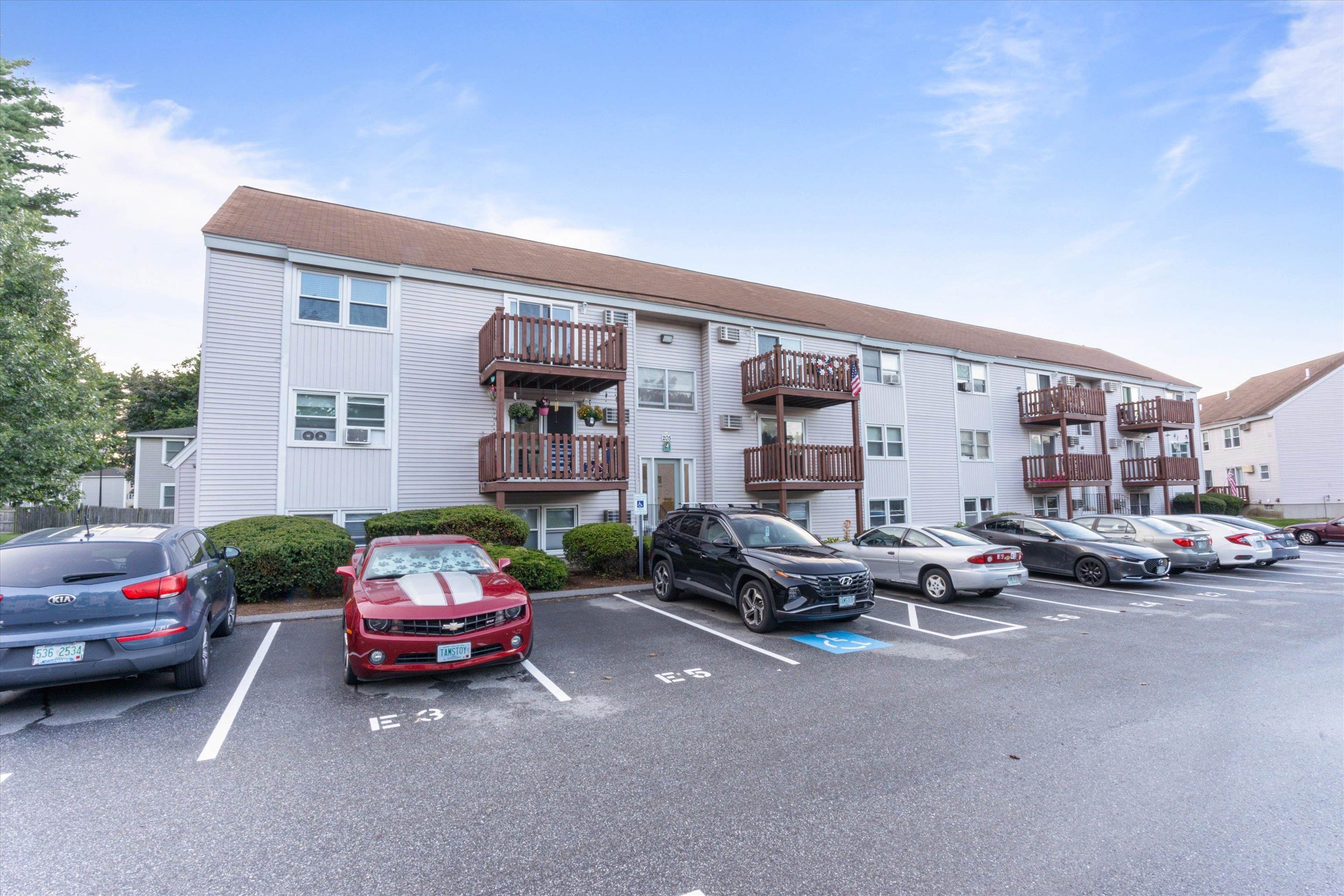 205 Circle Road, Unit E5 Manchester, NH 03103 - Photo 18 of 25