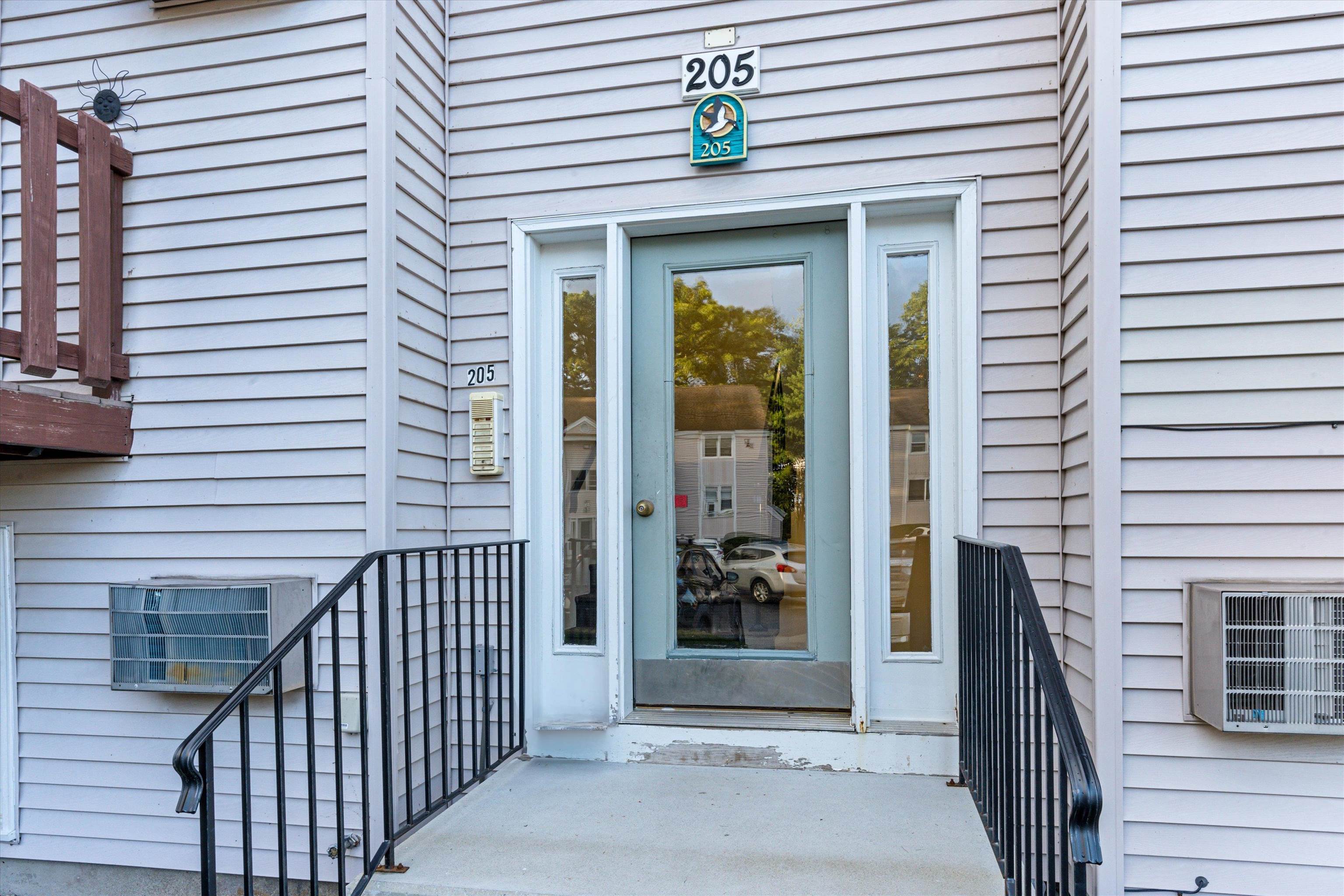 205 Circle Road, Unit E5 Manchester, NH 03103 - Photo 19 of 25