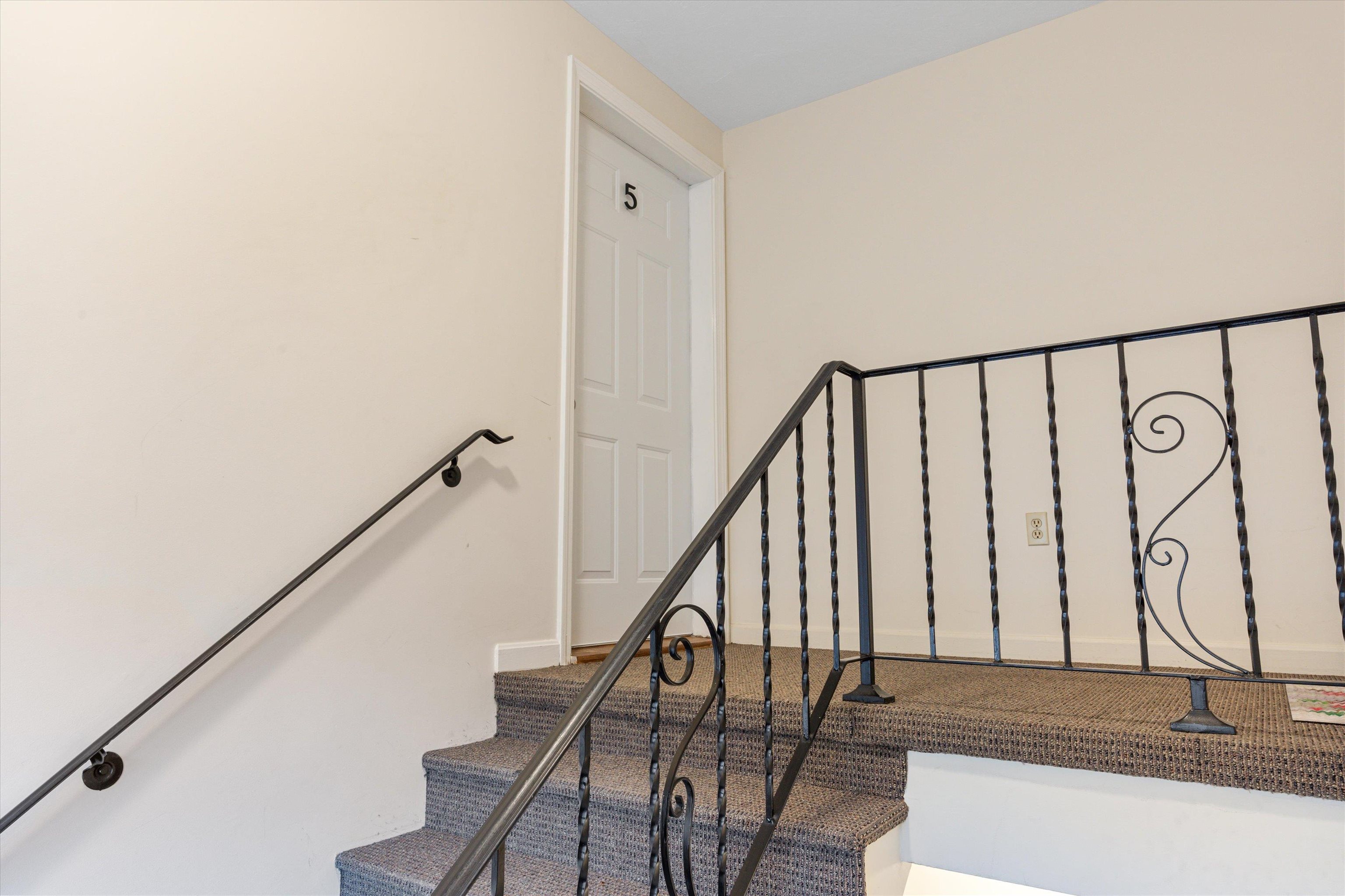 205 Circle Road, Unit E5 Manchester, NH 03103 - Photo 20 of 25