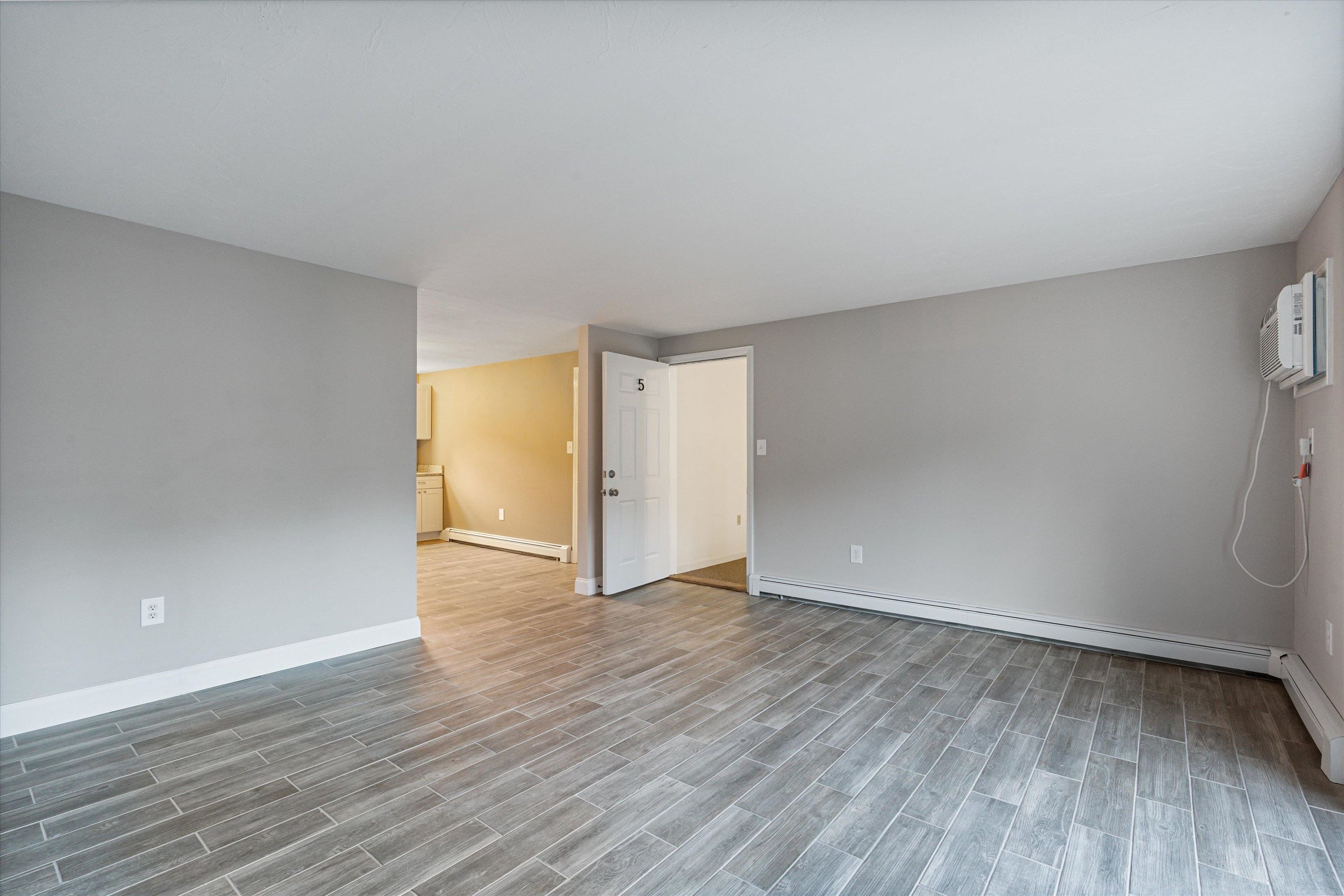 205 Circle Road, Unit E5 Manchester, NH 03103 - Photo 3 of 25