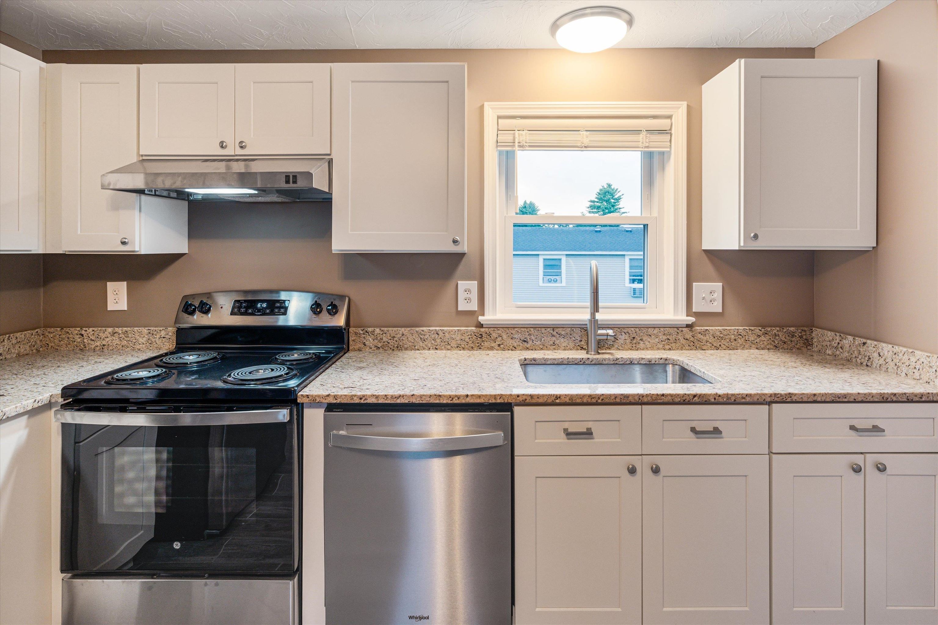 205 Circle Road, Unit E5 Manchester, NH 03103 - Photo 5 of 25