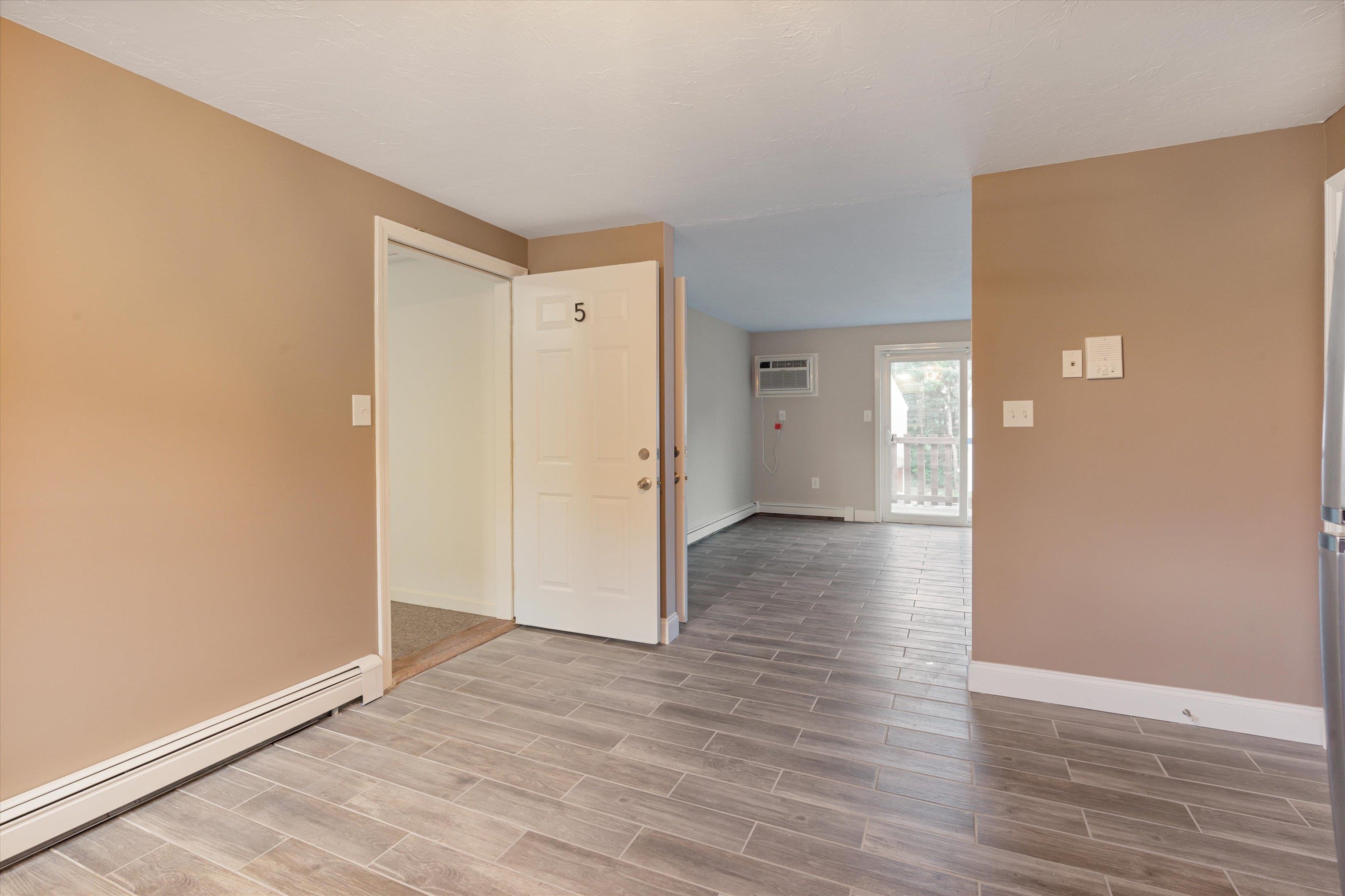 205 Circle Road, Unit E5 Manchester, NH 03103 - Photo 7 of 25