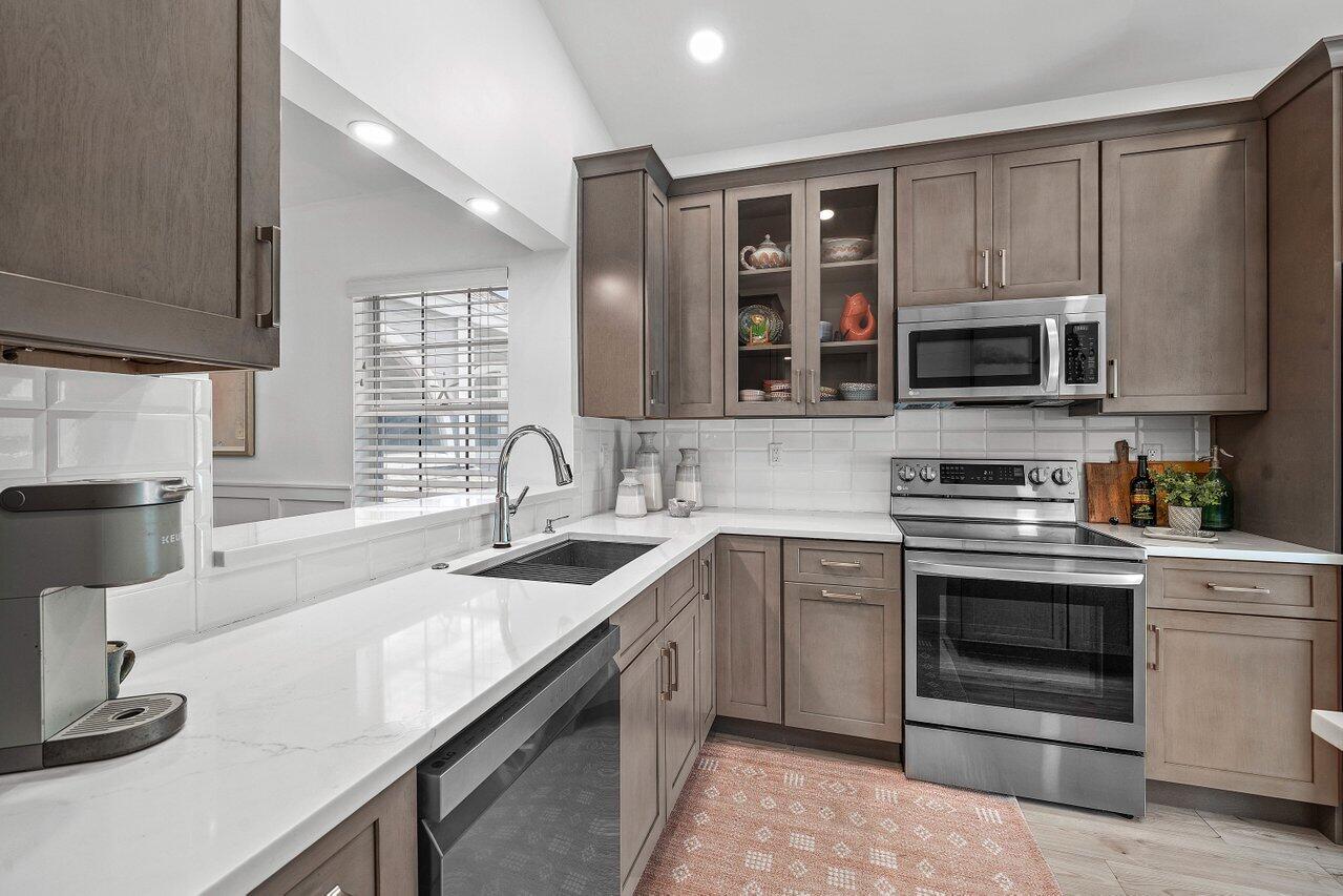 5336 Buckhead Circle, Unit 2020 Boca Raton, FL 33431 - Photo 15 of 45 015-5336BuckheadCircle-BocaRaton-FL-3348