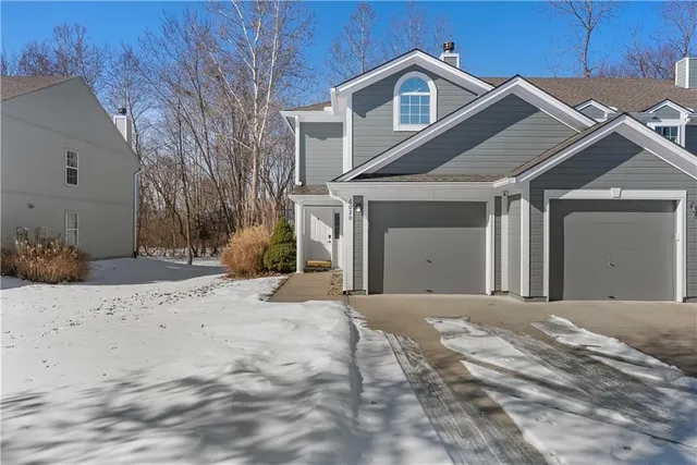 $225,000 | 6020 Northeast Moonstone Drive, Lee's Summit, MO 64064