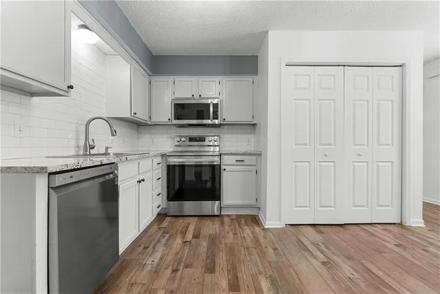 $225,000 | 6020 Northeast Moonstone Drive, Lee's Summit, MO 64064