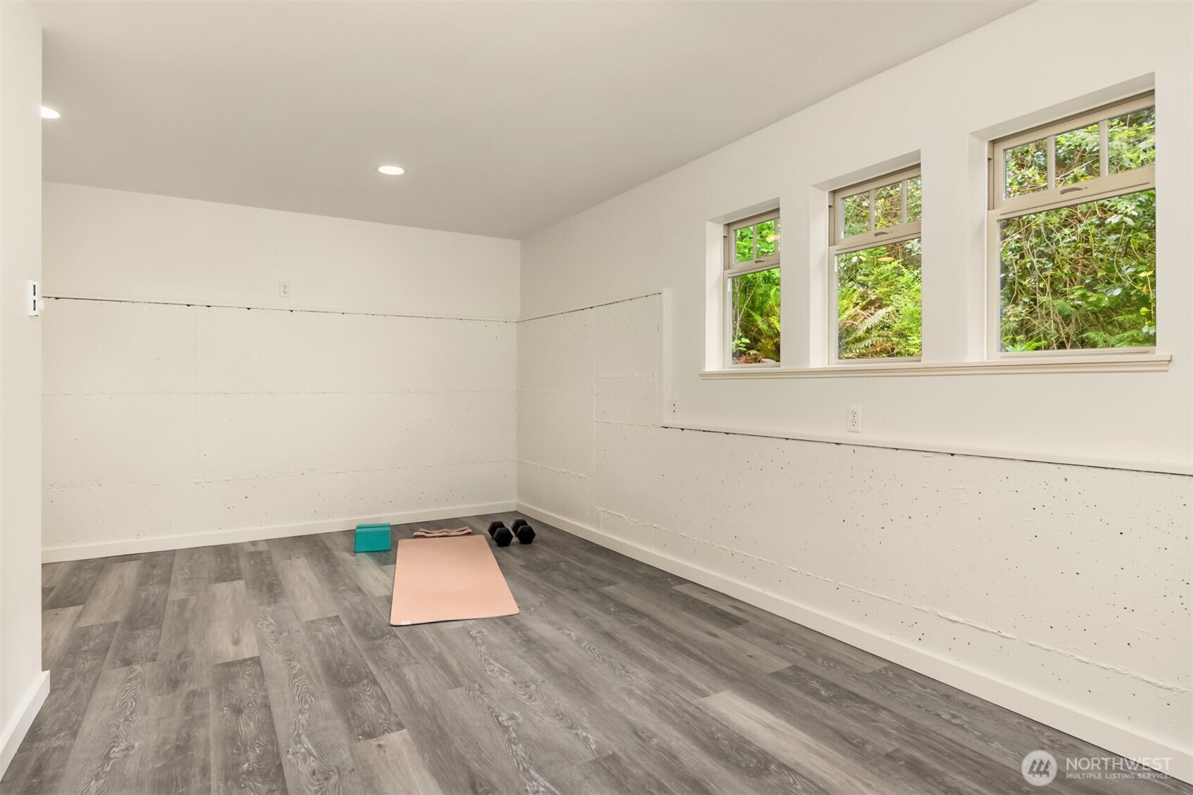 14864 Sivertson Road Northeast Bainbridge Island, WA 98110 - Photo 30 of 37